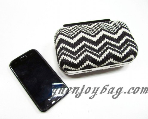Fashion women black and white knitted pattern evening bag