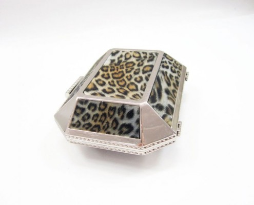 Metal frame Leopard print party bag - bottom view Metal frame Leopard print party bag - bottom view