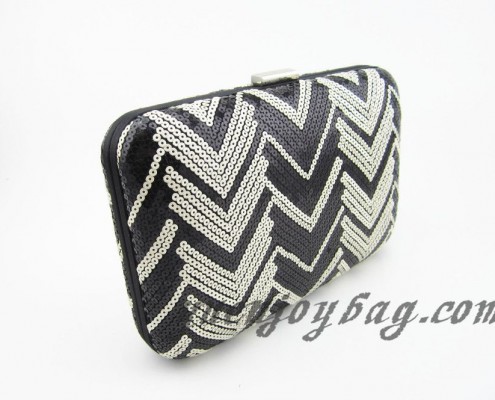 Black and white sequins metal frame evening party bags with pole-chain - side view Black and white sequins metal frame evening party bags with pole-chain - side view