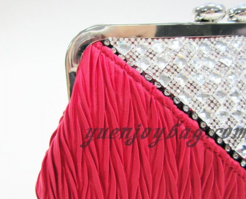 Red ruffle satin crystal rhinestone diamond wedding party bag - detail view Red ruffle satin crystal rhinestone diamond wedding party bag - detail view