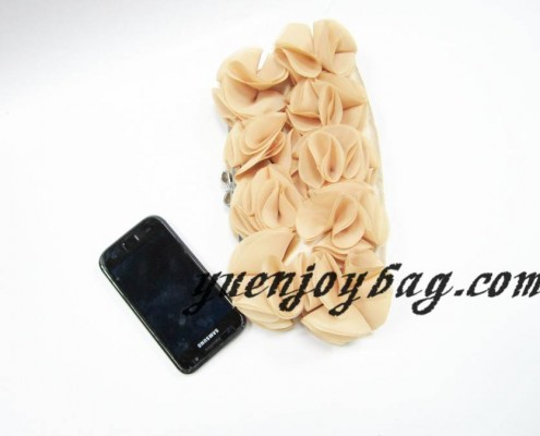 Beige chiffon satin flower bridal evening clutch bag from China manufacturer - contrast with mobile Beige chiffon satin flower bridal evening clutch bag from China manufacturer - contrast with mobile