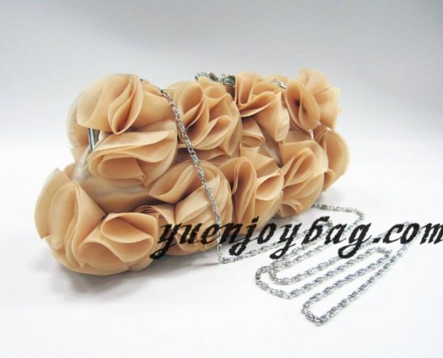 Beige chiffon satin flower bridal women's evening clutch bag from China manufacturer - side view Beige chiffon satin flower bridal women's evening clutch bag from China manufacturer - side view
