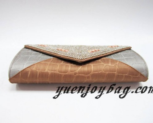 Gray and brown plaid PU leather evening clutch bag with crystal rhinestone diamond - bottom view Gray and brown plaid PU leather evening clutch bag with crystal rhinestone diamond - bottom view