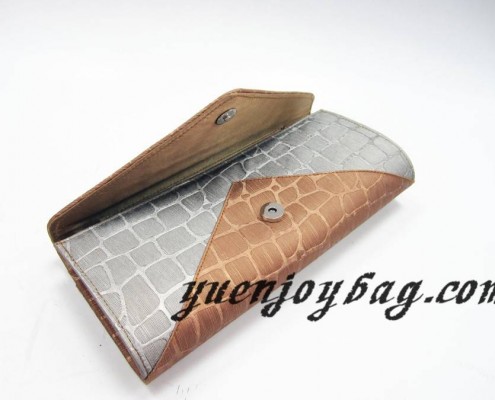 Gray and brown plaid PU leather evening clutch bag with crystal rhinestone diamond - open view Gray and brown plaid PU leather evening clutch bag with crystal rhinestone diamond - open view
