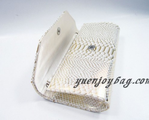 Wholesale Gold pearl rhinestone diamond snake skin PU leather clutch bags from China manufacturer - open view Wholesale Gold pearl rhinestone diamond snake skin PU leather clutch bags from China manufacturer - open view