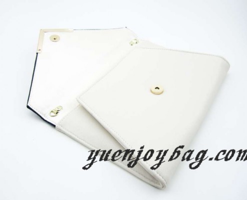 Women's Envelope Arrow Flap Front Snake Skin PU Leather Crossbody Clutch Bag - open view Women's Envelope Arrow Flap Front Snake Skin PU Leather Crossbody Clutch Bag - open view
