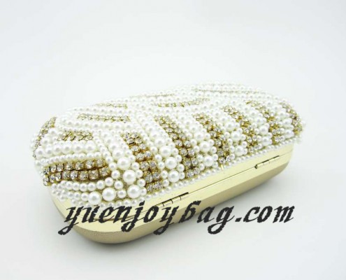 Women's Finger Rings Clasp Pearl Bead Rhinestone Bridal Wedding Clutch Bag - bottom view Women's Finger Rings Clasp Pearl Bead Rhinestone Bridal Wedding Clutch Bag - bottom view
