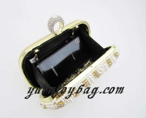 Women's Finger Rings Clasp Pearl Bead Rhinestone Bridal Wedding Clutch Bag - lining view Women's Finger Rings Clasp Pearl Bead Rhinestone Bridal Wedding Clutch Bag - lining view